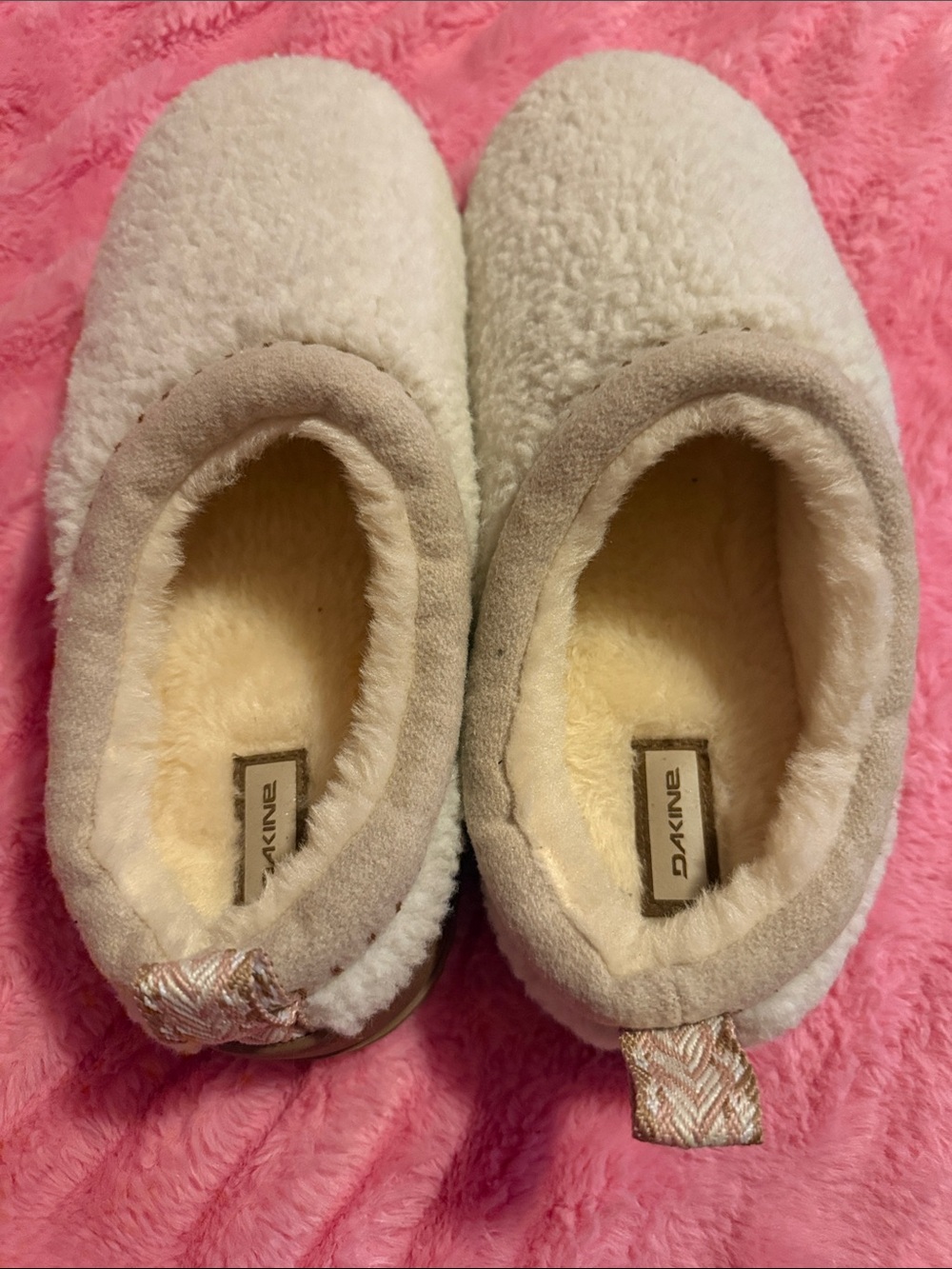 Dakine Kids Cream Plush Slip-On Slippers